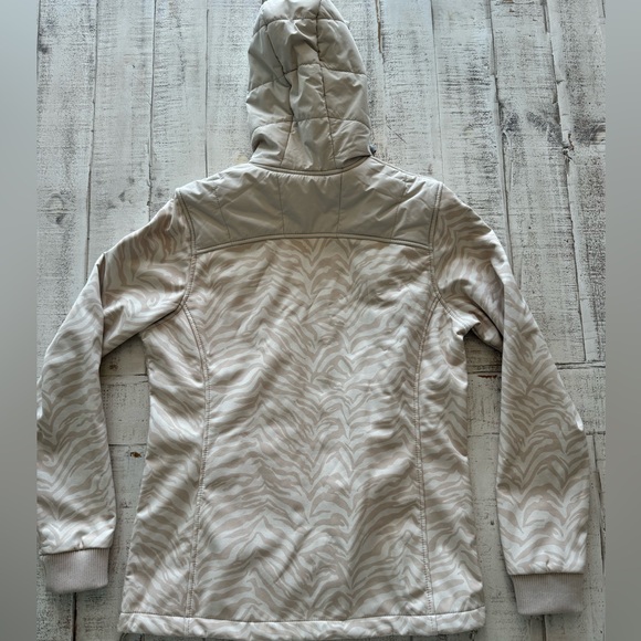 NWOT New Balance Quilted Water and Wind Resistant Warm Jacket 4-Way Stretch - Picture 3 of 13